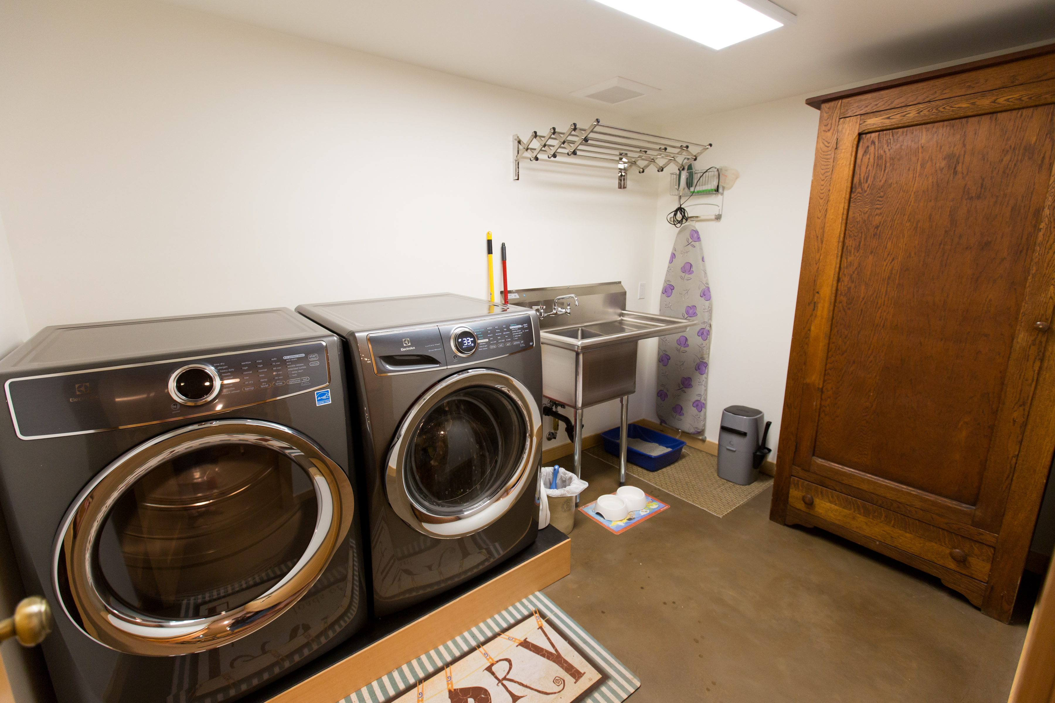 SE portland basement laundry room
